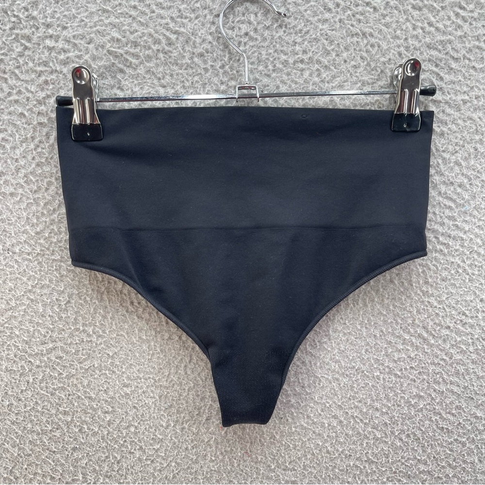 Spanx Shapewear Women Medium Black Ecocide Seamless Shaping Thong